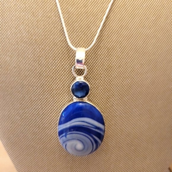 Charming Banded Agate Gemstone Pendant Necklace - Picture 5 of 10